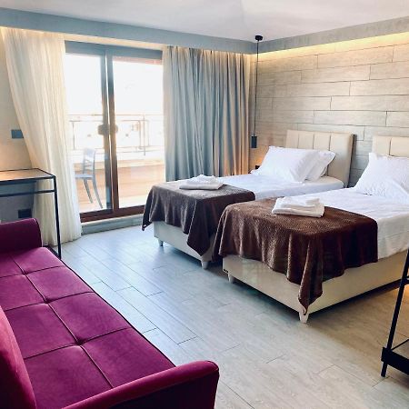 Deluxe Rooms In Blloku Area Tirana Exteriör bild
