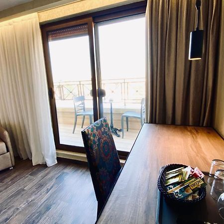 Deluxe Rooms In Blloku Area Tirana Exteriör bild