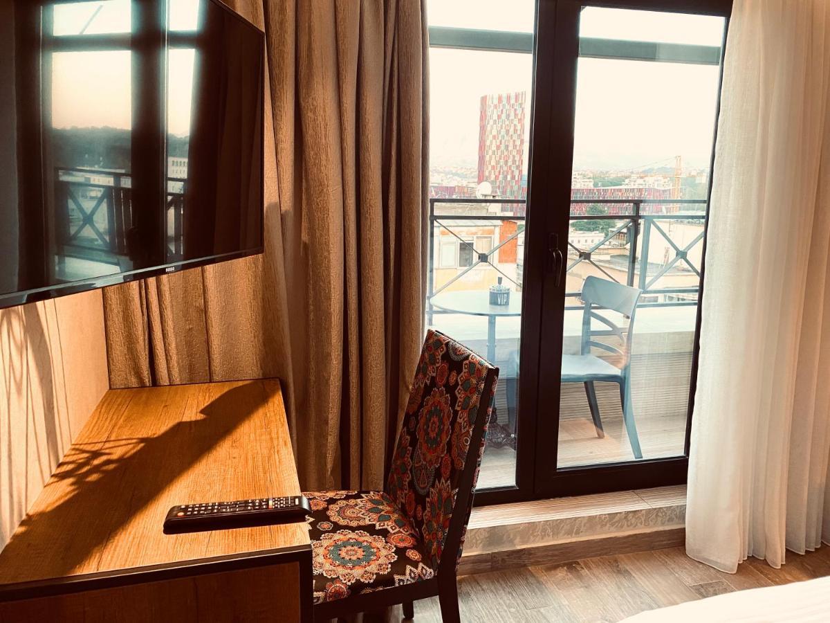 Deluxe Rooms In Blloku Area Tirana Exteriör bild