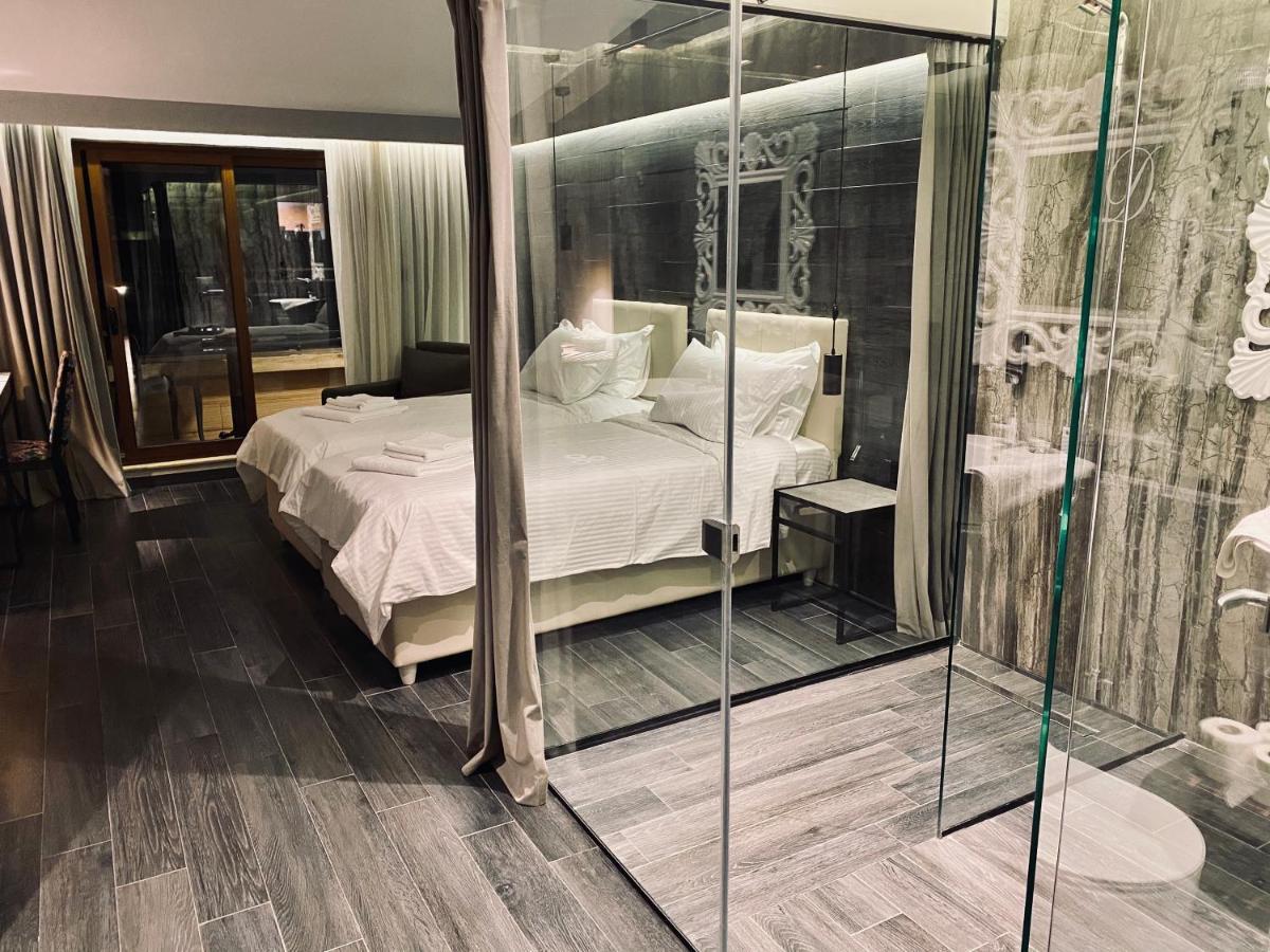 Deluxe Rooms In Blloku Area Tirana Exteriör bild