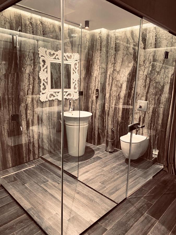 Deluxe Rooms In Blloku Area Tirana Exteriör bild